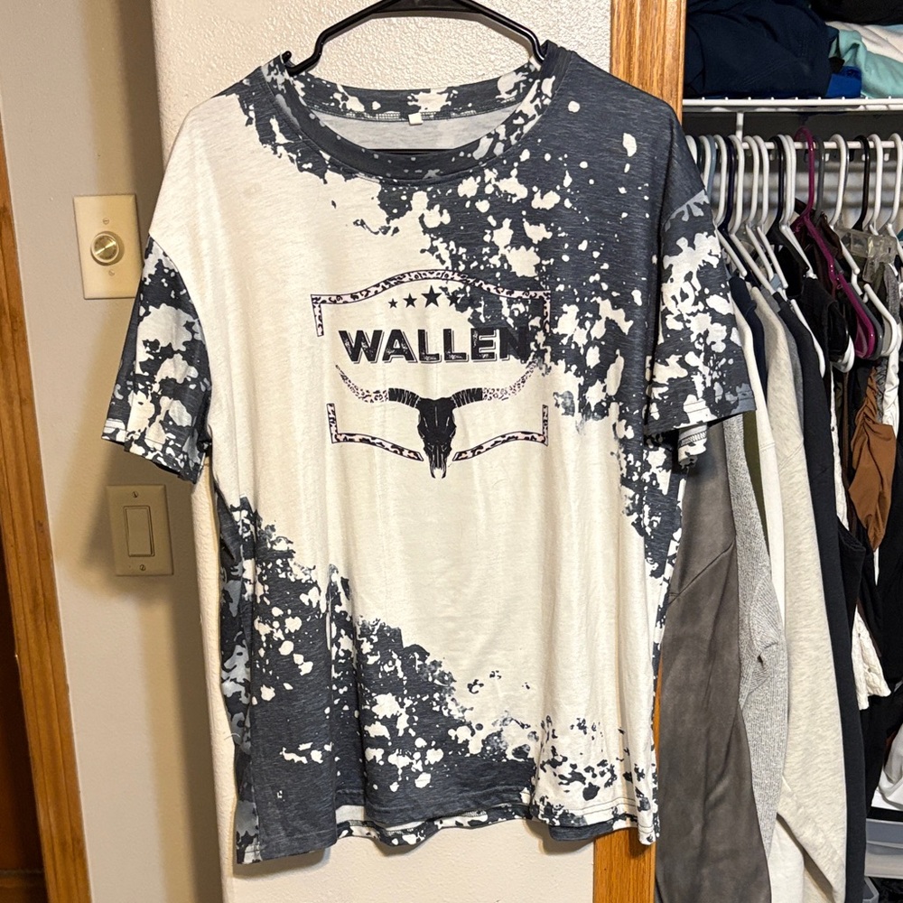 Graphic T-Shirt with Splatter Design
